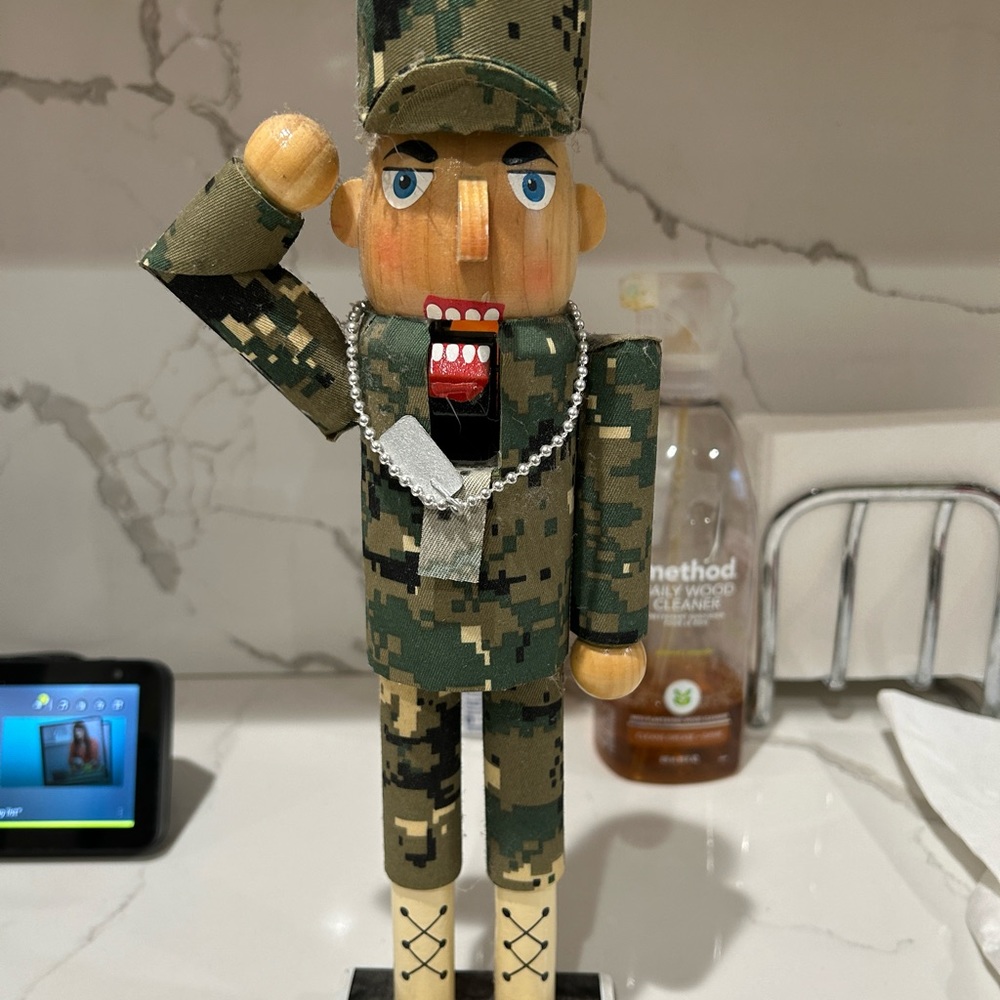 Military nutcracker
